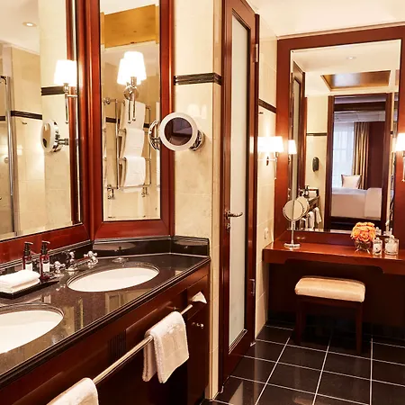 Hotel Adlon Kempinski Berlin Exterior photo Bathroom
